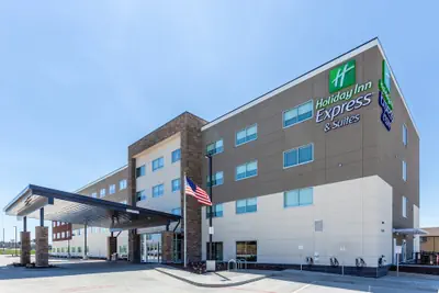 Photo 2 - Holiday Inn Express & Suites Springfield North by IHG