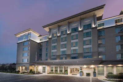 Photo 2 - Courtyard by Marriott Atlanta Alpharetta/Avalon Area