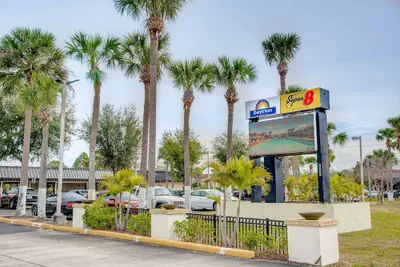 Photo 2 - Super 8 by Wyndham St. Petersburg