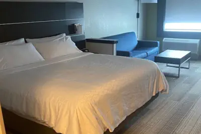 Photo 5 - Holiday Inn Express & Suites Warrensburg North by IHG