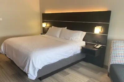 Photo 5 - Holiday Inn Express & Suites Warrensburg North by IHG