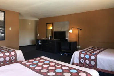 Photo 5 - Hotel Elevation