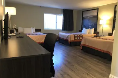 Photo 3 - Hotel Elevation