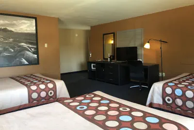 Photo 4 - Hotel Elevation