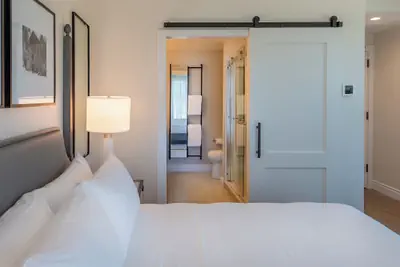 Photo 5 - Hotel E
