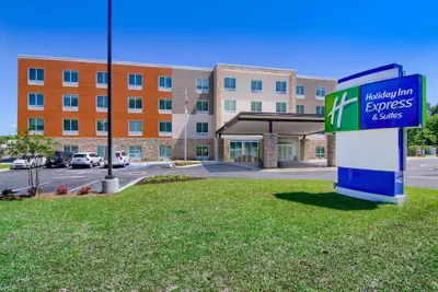 Photo 2 - Holiday Inn Express & Suites Mobile - University Area by IHG