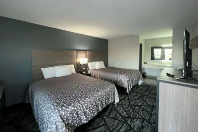 Photo 5 - Super 8 by Wyndham Sulphur South