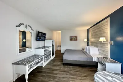 Photo 5 - Ozark Inn & Suites