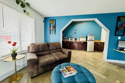 Photo 3 - Ozark Inn & Suites