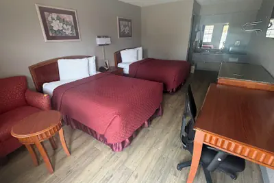 Photo 2 - Colonial Inn