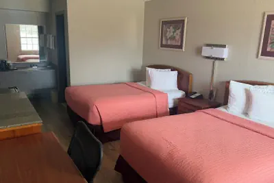 Photo 4 - Colonial Inn