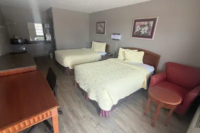 Photo 3 - Colonial Inn
