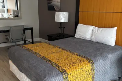 Photo 2 - Apm Inn & Suites