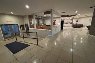 Photo 5 - Apm Inn & Suites