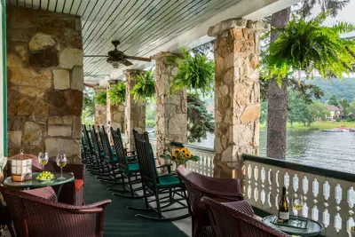 Photo 2 - Lake Pointe Inn