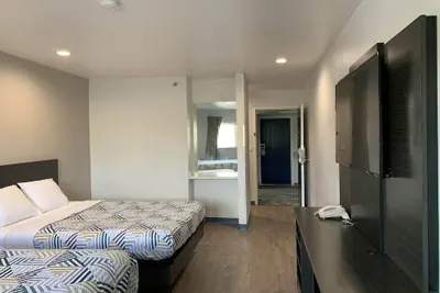 Photo 4 - Motel 6 Bullhead City, AZ