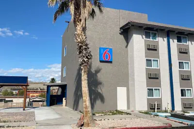 Photo 2 - Motel 6 Bullhead City, AZ