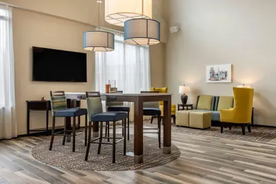 Photo 5 - Comfort Inn & Suites Pittsburgh-Northshore