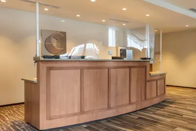 Photo 4 - Comfort Inn & Suites Pittsburgh-Northshore