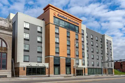 Photo 2 - Comfort Inn & Suites Pittsburgh-Northshore