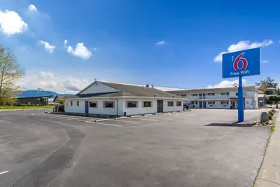 Photo 2 - Motel 6 Burlington, WA