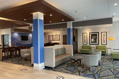 Photo 4 - Holiday Inn Express & Suites Phoenix - Airport North by IHG