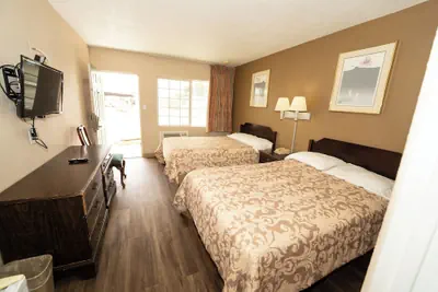 Photo 2 - Budget Inn