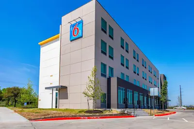 Photo 2 - Motel 6 Austin, TX - Airport