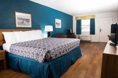 Photo 4 - Riata Inn