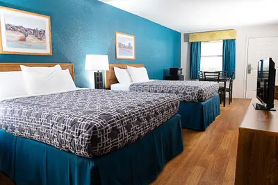 Photo 2 - Riata Inn