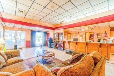 Photo 3 - Castle Inn & Suites by OYO Lawton