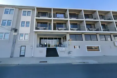 Photo 3 - Oceanic Hotel