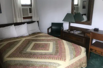 Photo 5 - Chalet Motel
