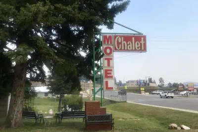 Photo 3 - Chalet Motel