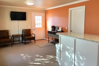 Photo 4 - Downtown Motel