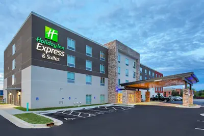 Photo 2 - Holiday Inn Express & Suites La Grange by IHG