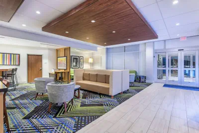 Photo 3 - Holiday Inn Express & Suites La Grange by IHG