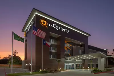 Photo 2 - La Quinta Inn & Suites by Wyndham Houston East at Sheldon Rd