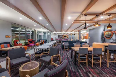 Photo 4 - La Quinta Inn & Suites by Wyndham Houston East at Sheldon Rd