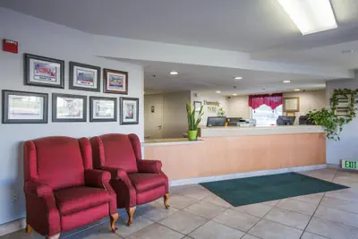 Photo 4 - University Inn