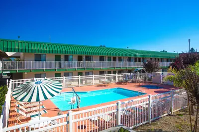 Photo 2 - University Inn