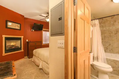 Photo 3 - Macgregor Mountain 27c 1 Bedroom Condo by RedAwning