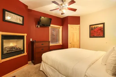 Photo 4 - Macgregor Mountain 27c 1 Bedroom Condo by RedAwning