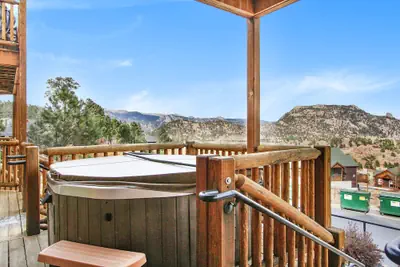 Photo 2 - Macgregor Mountain 27c 1 Bedroom Condo by RedAwning