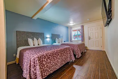 Photo 5 - Turlock Inn