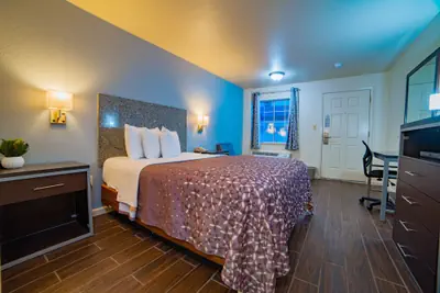Photo 4 - Turlock Inn