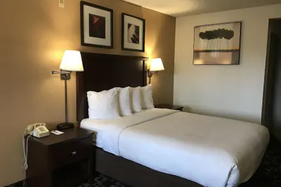 Photo 4 - MorningGlory Inn & Suites