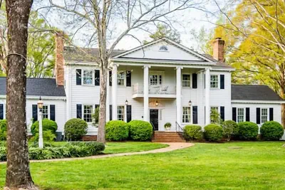 Photo 2 - The Virginia Cliffe Inn