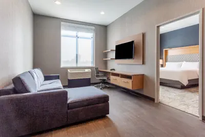 Photo 5 - Holiday Inn & Suites Cedar Falls - Waterloo Event Ctr by IHG