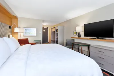 Photo 4 - Holiday Inn & Suites Toledo Southwest - Perrysburg by IHG
